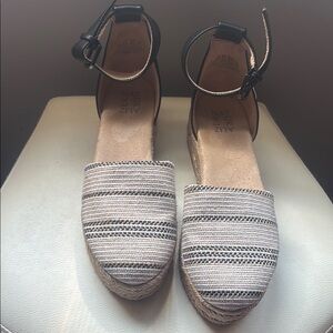 Women's Black and Cream Espadrille Sandals size 8.5